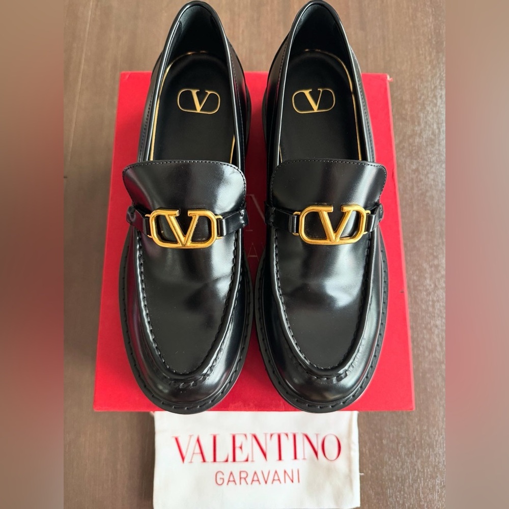 Valentino Garavani Vlogo Signature Loafer
